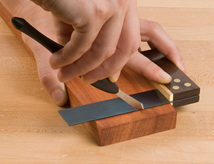 Veritas merkekniv spiss to sider