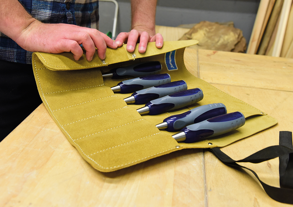 Futteral med 8 rom i skinn 440x380mm