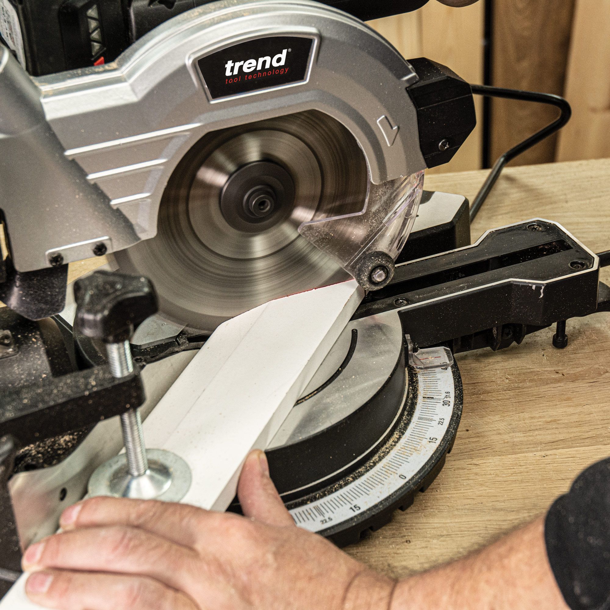 Trend 18V Kapp og gjærsag 184mm inkl lader og batteri